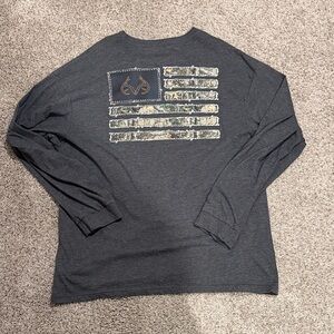 Men's Realtree Long-Sleeve Charcoal Graphic Shirt with Camo Flag